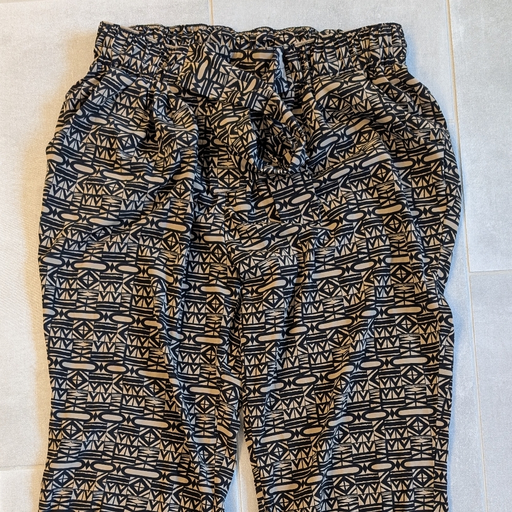 Forever 21 Black and Tan Geometric Joggers